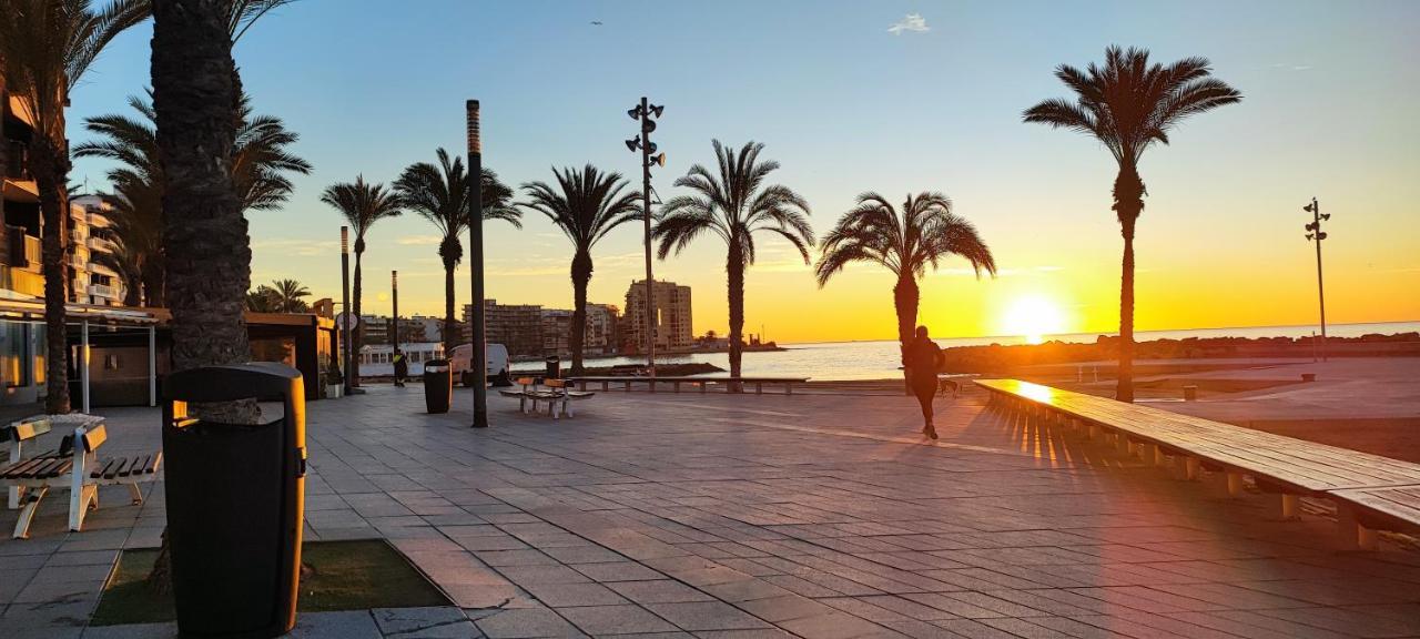 Beachside Apartment In Torrevieja Dış mekan fotoğraf